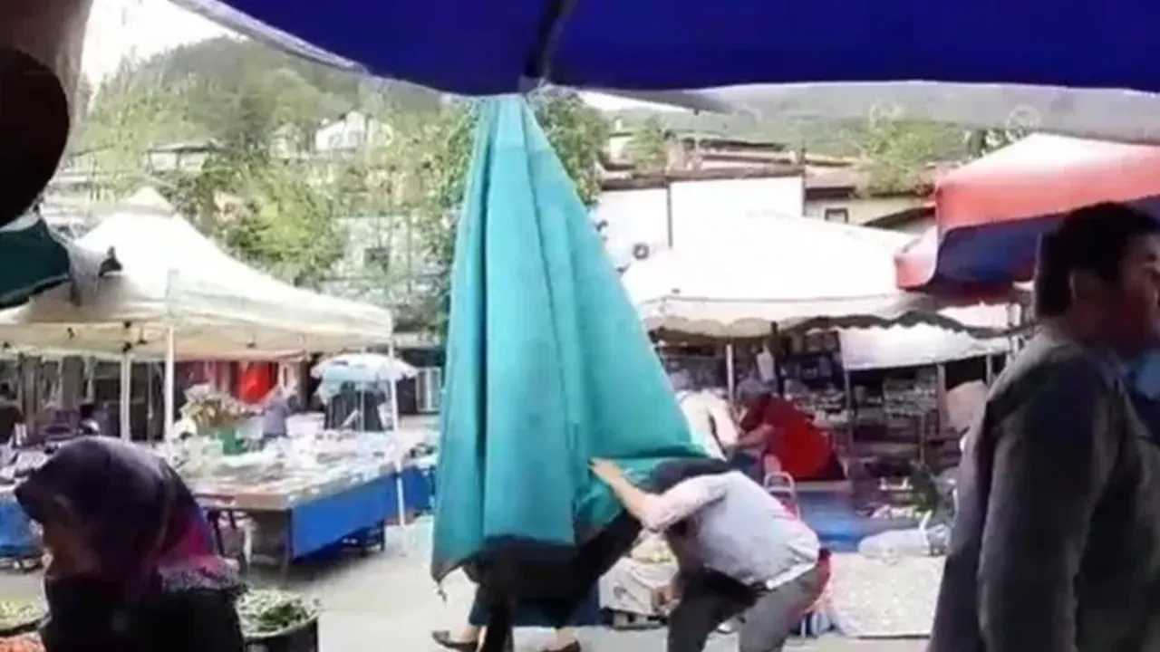 Mudurnu'yu fırtına vurdu! Vatandaşlar kacacak yer aradı