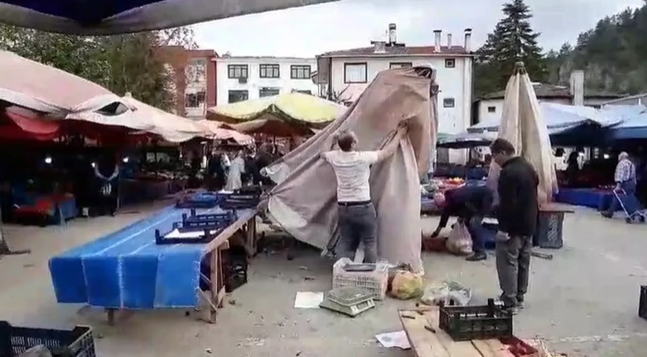 Mudurnu'yu fırtına vurdu! Vatandaşlar kacacak yer aradı