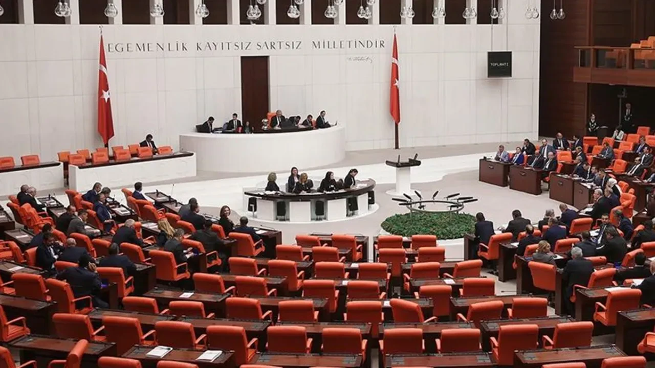 TBMM'de yoğun mesai: TSK'dan ihraçlar Cumhurbaşkanına bağlı olacak