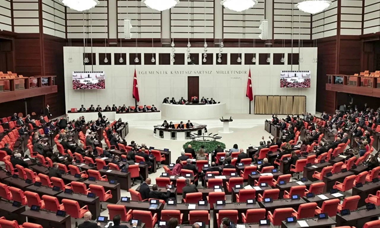 TBMM'de yoğun mesai: TSK'dan ihraçlar Cumhurbaşkanına bağlı olacak