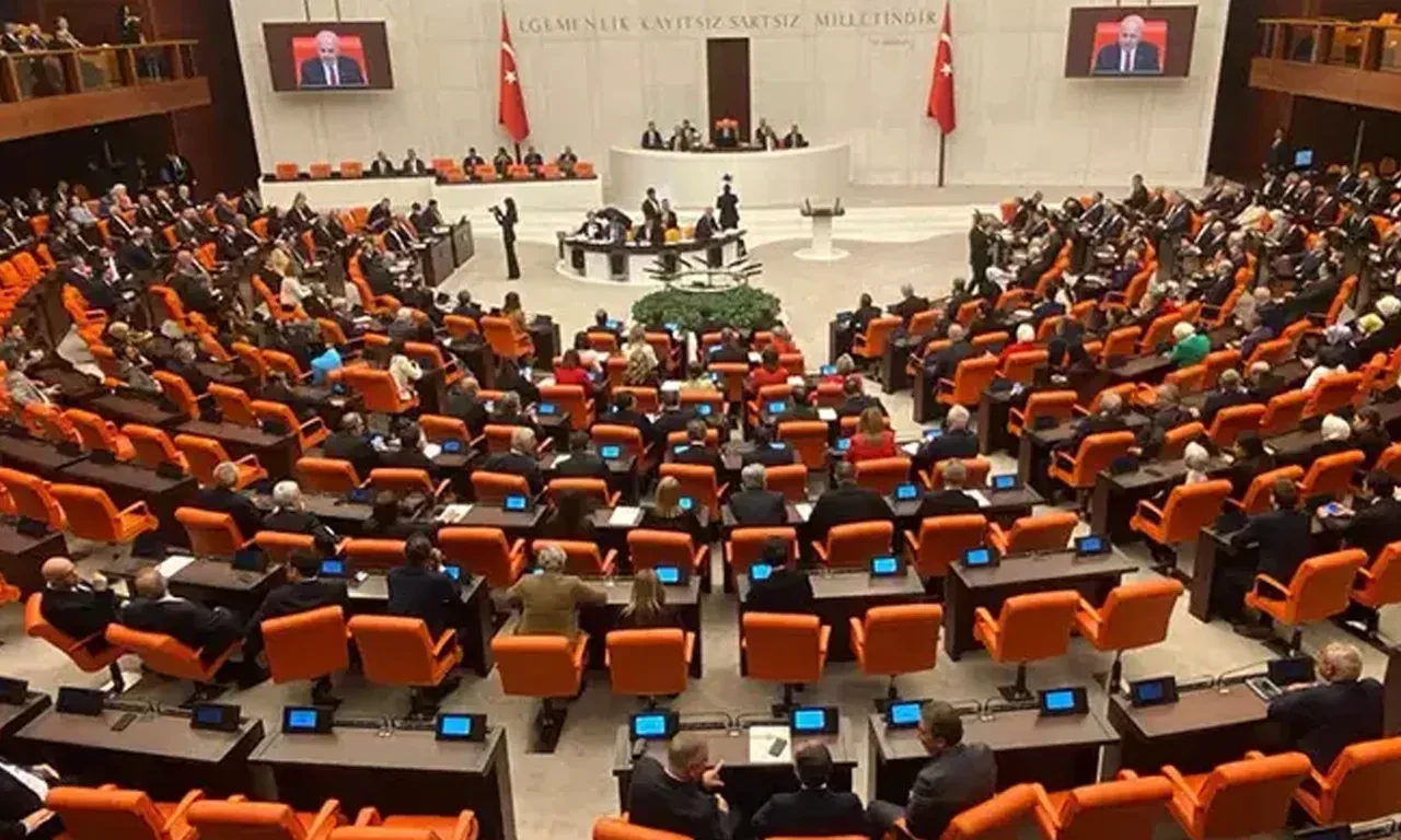 TBMM'de yoğun mesai: TSK'dan ihraçlar Cumhurbaşkanına bağlı olacak