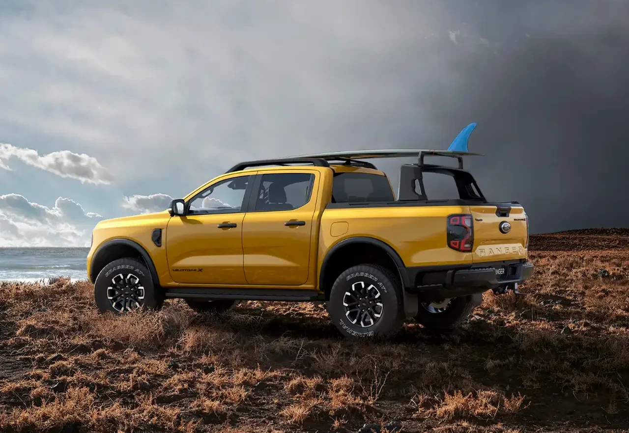 Toyota'nın en güçlüsü Türkiye'ye geldi, merak başladı! Ford Ranger Wildtrak mı Toyota Hilux GR Sport mu?