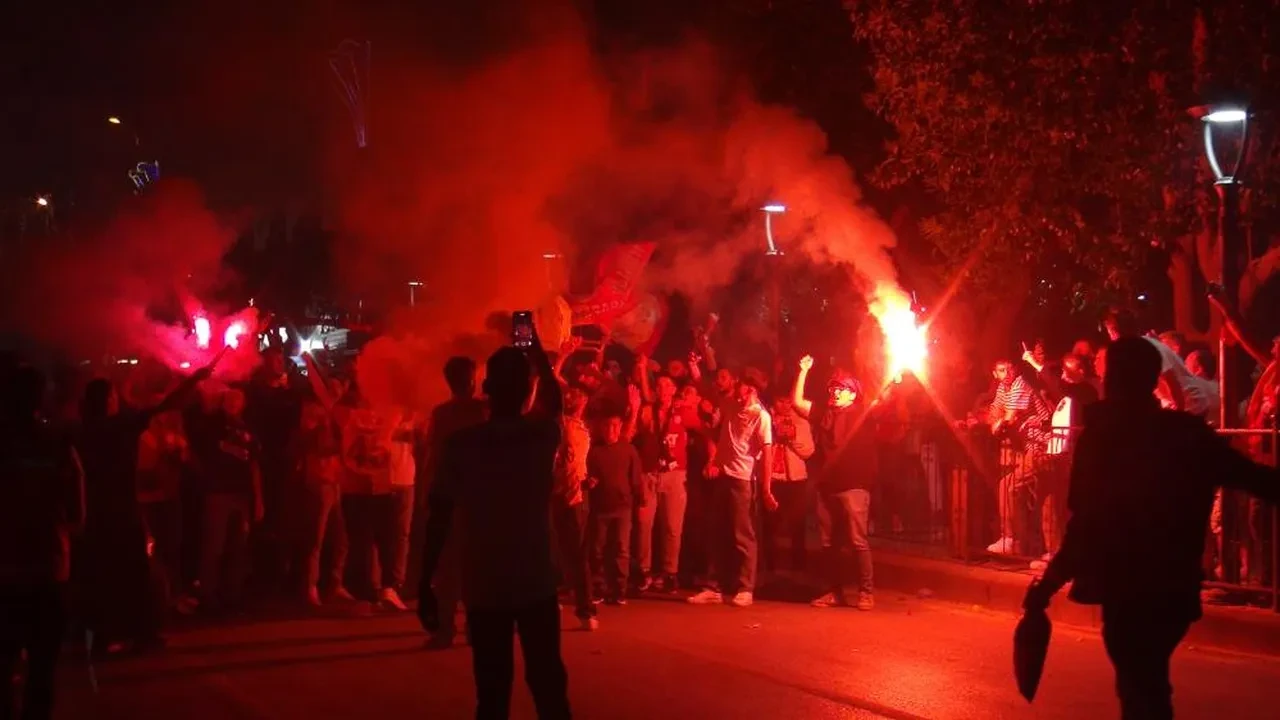 Türkiye sarı kırmızıya boyandı: Galatasaray şampiyon!