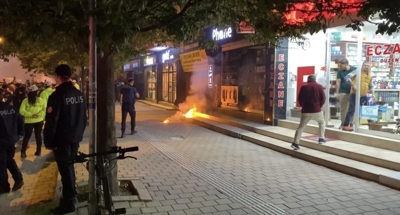 Türkiye sarı kırmızıya boyandı: Galatasaray şampiyon!