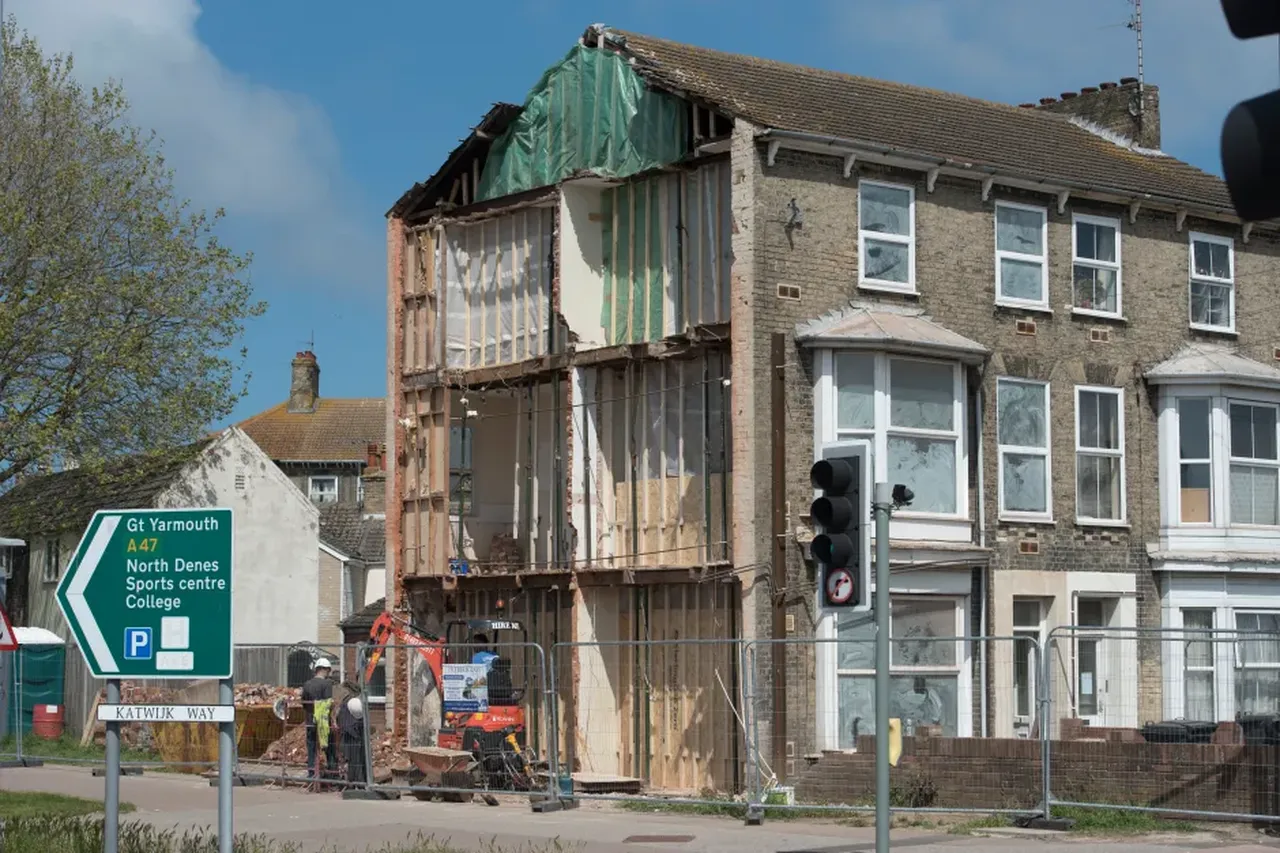 Ünlü sokak sanatçısı Banksy 'martı' çizimiyle bir ailenin huzurunu kaçırdı fena zarara soktu!