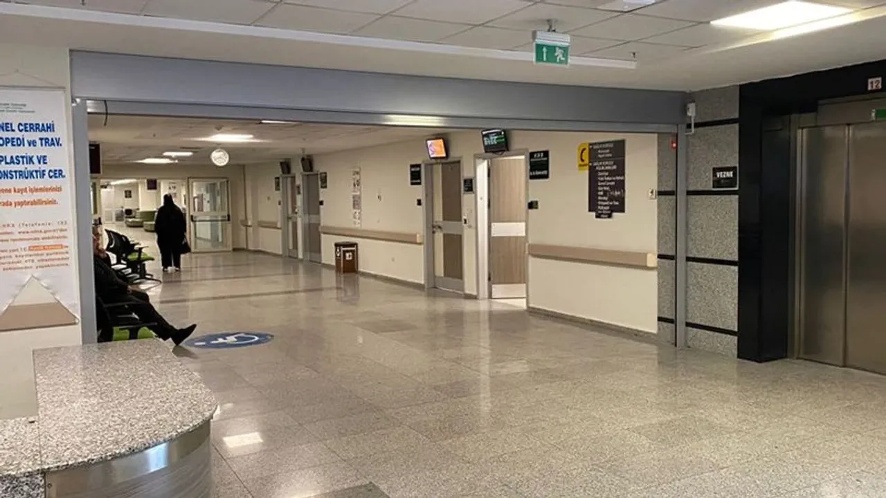 19 Mayıs Pazartesi hastaneler açık mı doktorlar çalışacak mı?