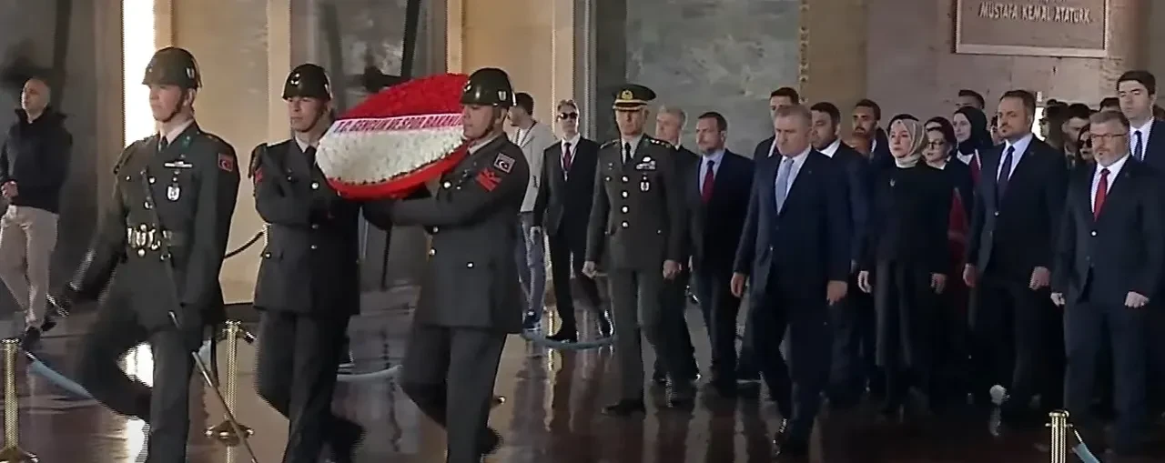 Bakan Osman Aşkın Bak'tan Anıtkabir'e ziyaret