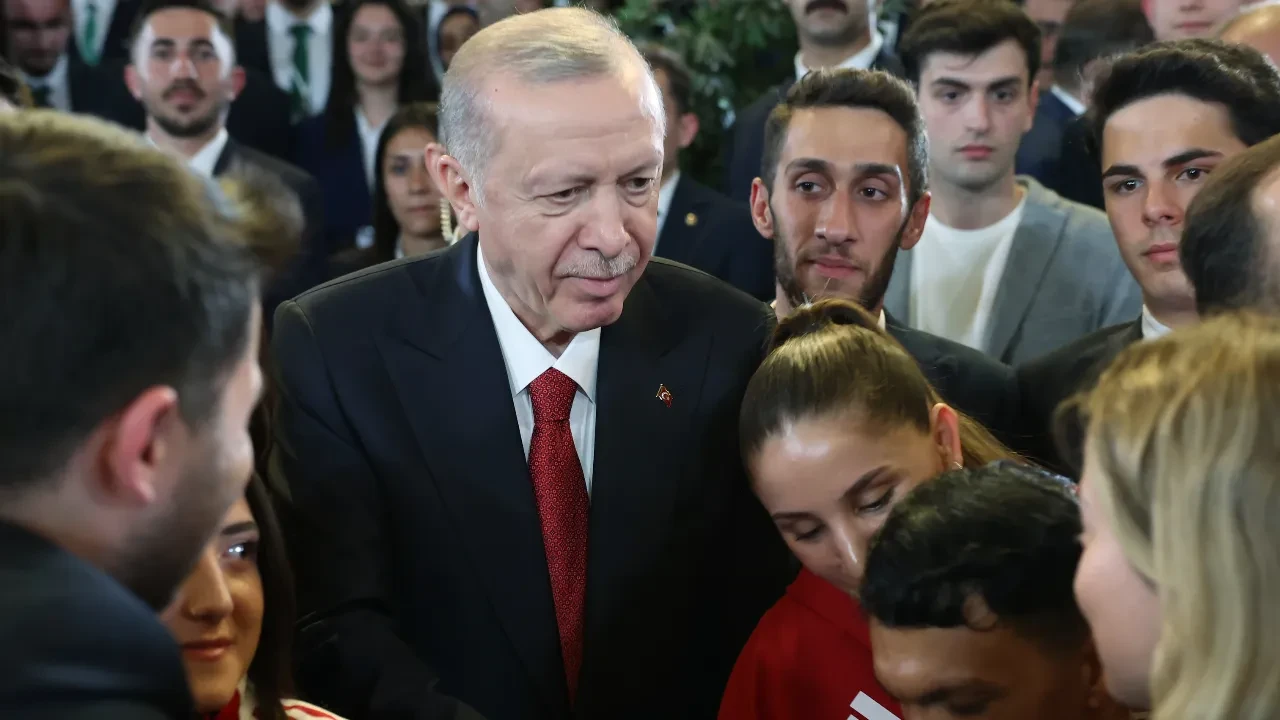 Cumhurbaşkanı Erdoğan gençlerle buluştu: 'Terörsüz Türkiye emanet edeceğiz'