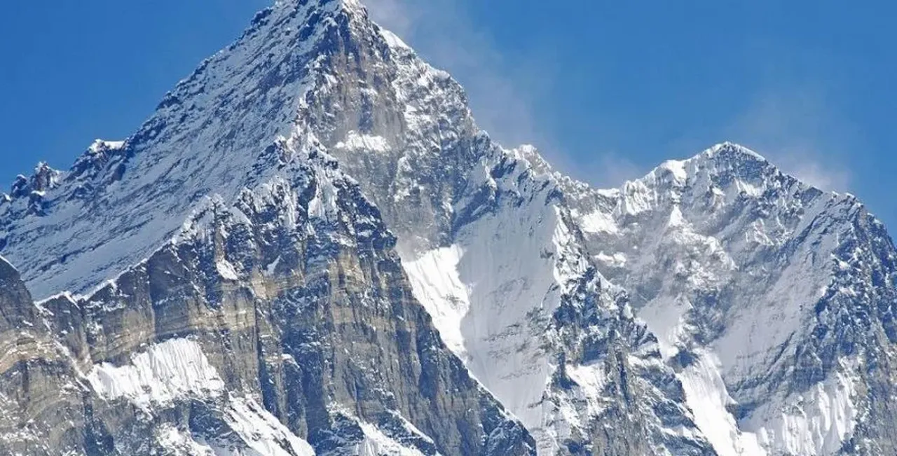Dünyanın en yüksek 4. dağında 2 dağcı hayatını kaybetti