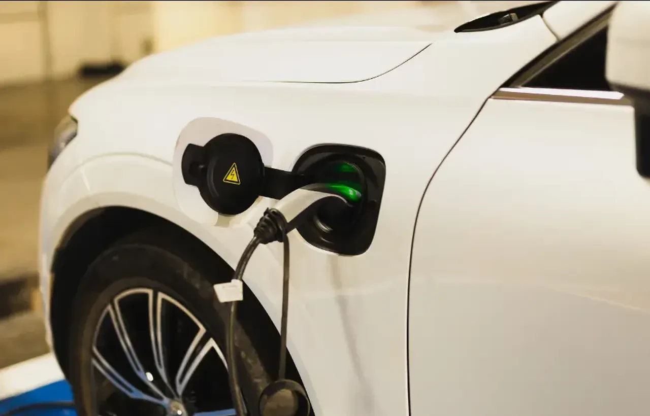 Elektrikli araç mı hibrit mi alınmalı? Karar vermek için 10 güçlü neden
