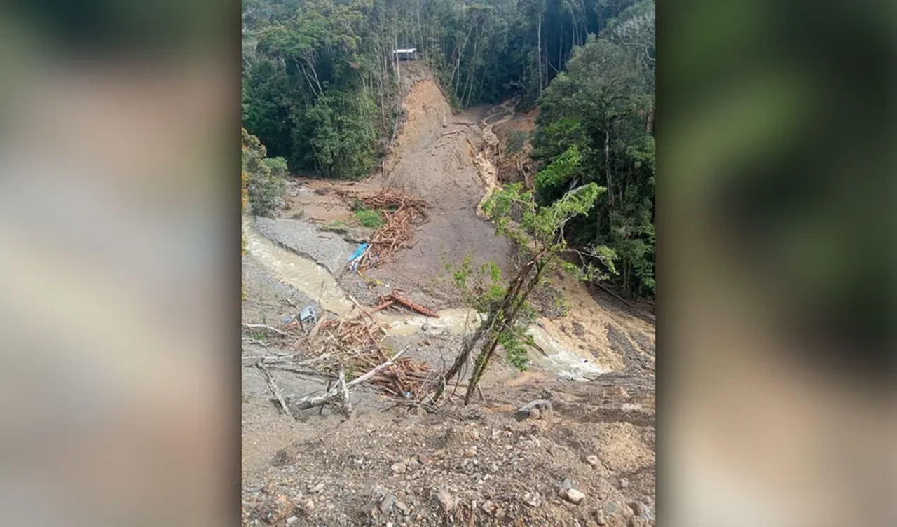Endonezya'daki altın madenini heyelan vurdu: Çok sayıda kayıp var