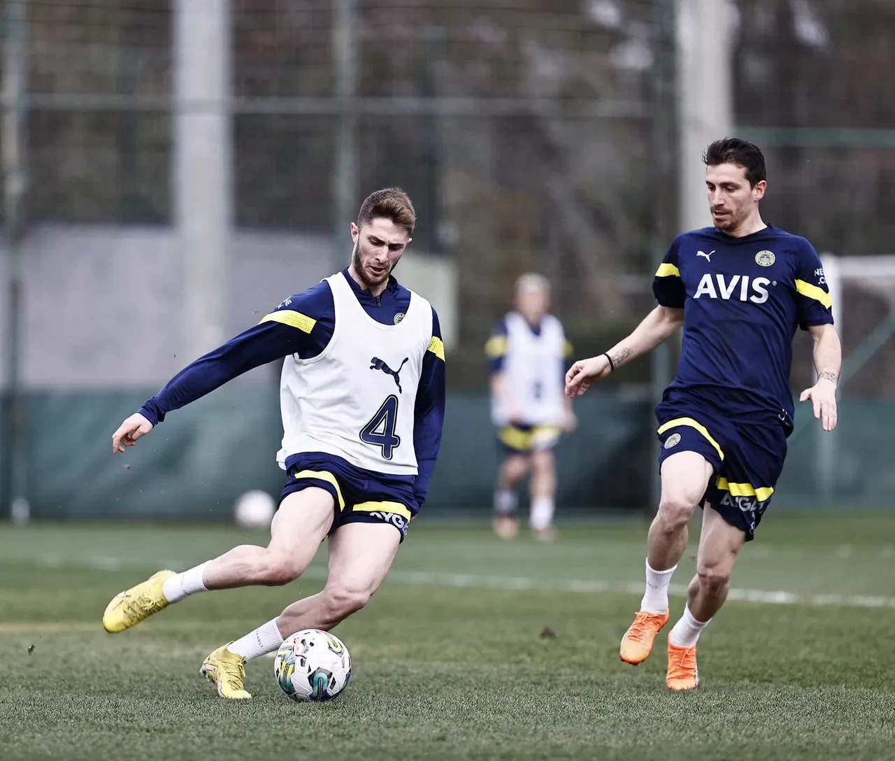 Fenerbahçe'nin yıldızı Galatasaray'ı takip etti, sosyal medya yıkıldı