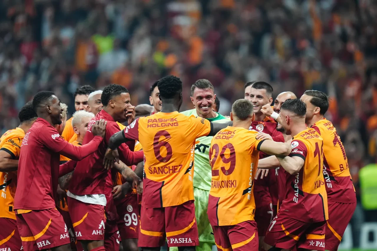 Galatasaray 5 yıldızlı yeni formaları satışa sundu! İşte fiyatı