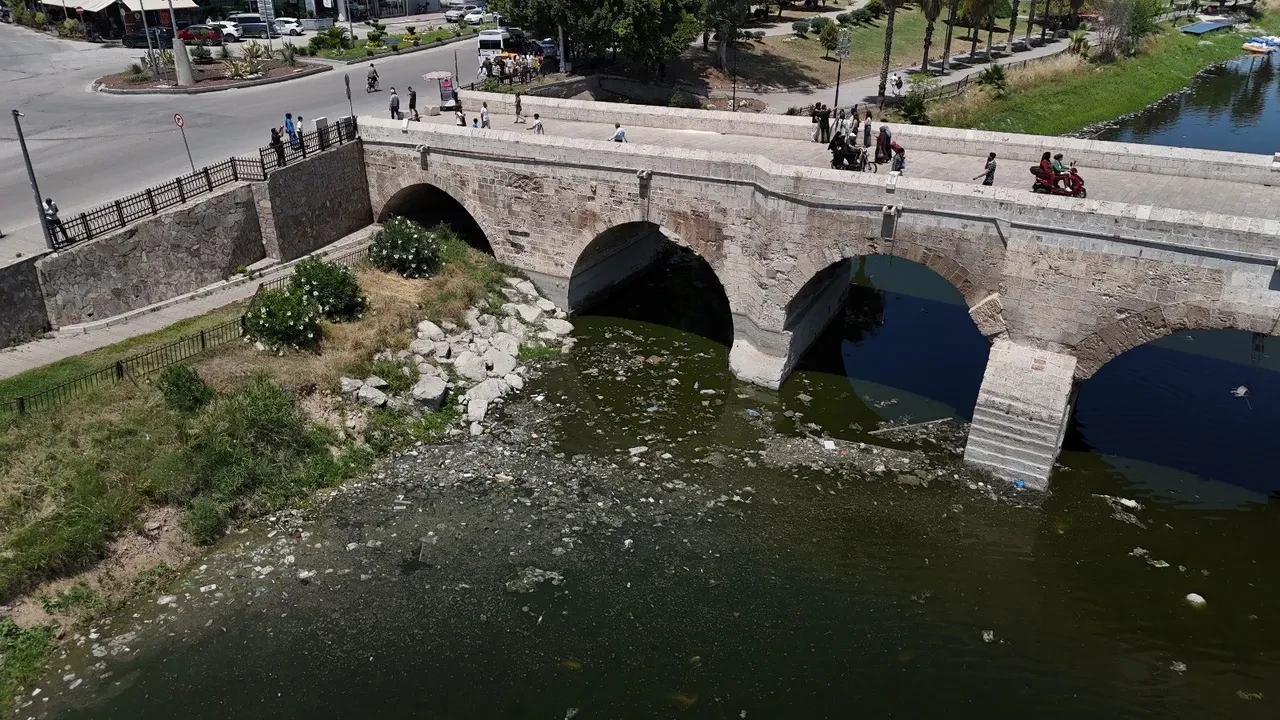 Gezmeye gelenler neye uğradığını şaşırdı! 'İzmir Körfezinden bile daha kötü'