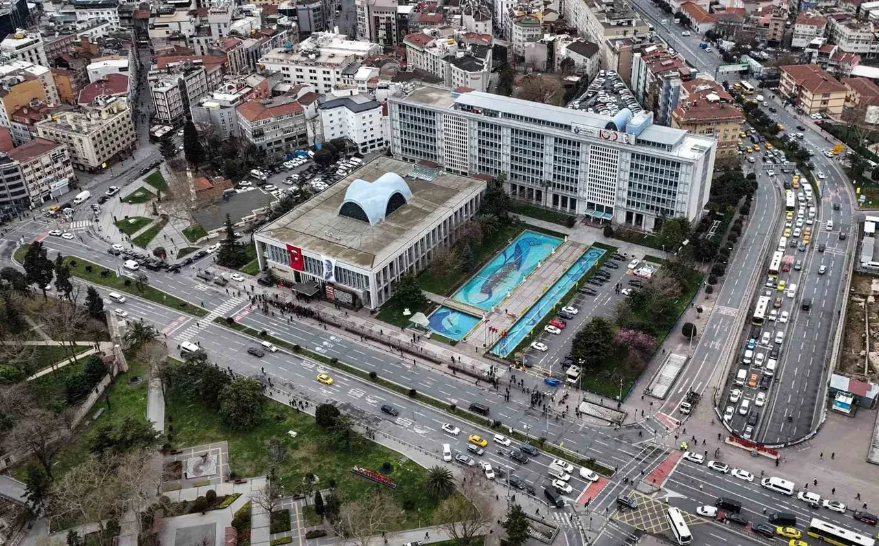 İBB'ye yönelik yolsuzluk soruşturmasında Zafer Keleş'e gözaltı: Kuryelikle suçlanıyor