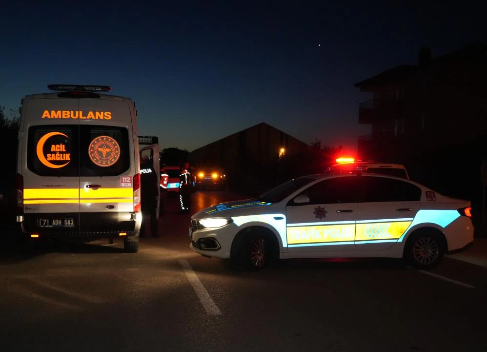 Kırıkkale’de kimliksiz sürücü bariyerlere çarpıp hayatını kaybetti!