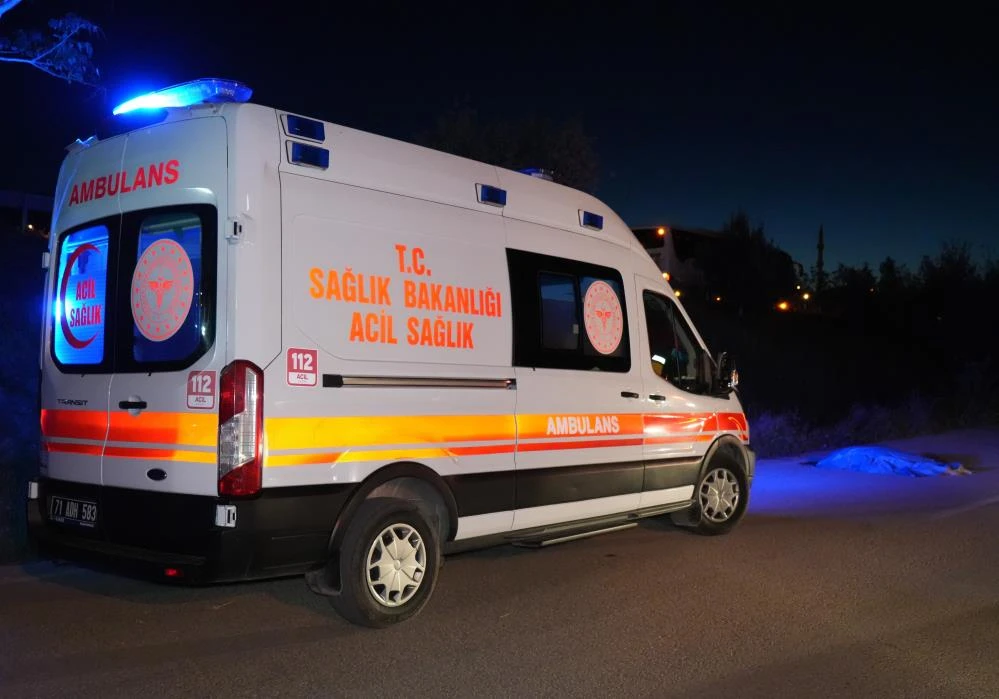 Kırıkkale’de kimliksiz sürücü bariyerlere çarpıp hayatını kaybetti!