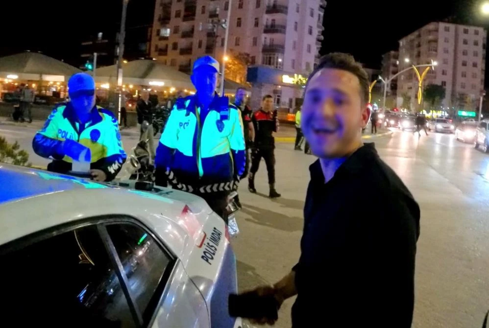 Aksaray’da alkollü sürücünün el sallamalı şovu 25 bin TL’ye mal oldu!