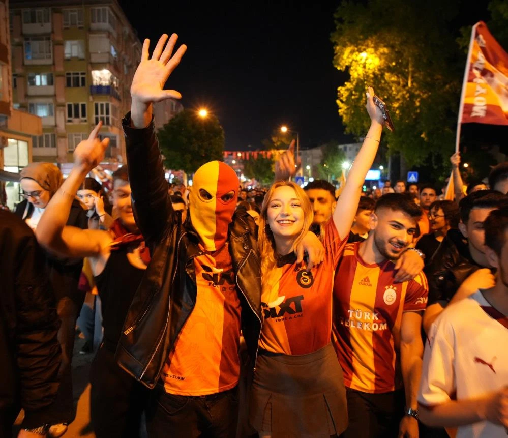 Edirne’de Galatasaray’ın 25. Şampiyonluğu sokakları salladı!