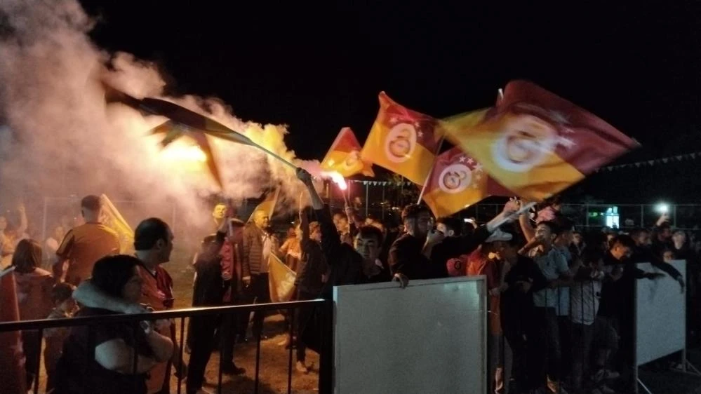 Denizli’de Galatasaray’ın 25. Şampiyonluk coşkusu sokakları sardı!