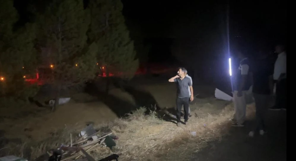 Şanlıurfa’da buğday dolu tır devrildi! Yollar altın sarısına büründü