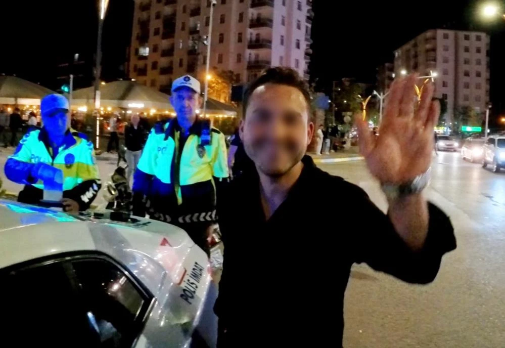 Aksaray’da alkollü sürücünün el sallamalı şovu 25 bin TL’ye mal oldu!