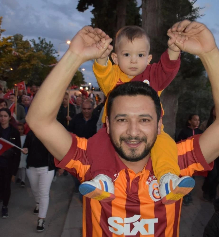 Denizli’de Galatasaray’ın 25. Şampiyonluk coşkusu sokakları sardı!