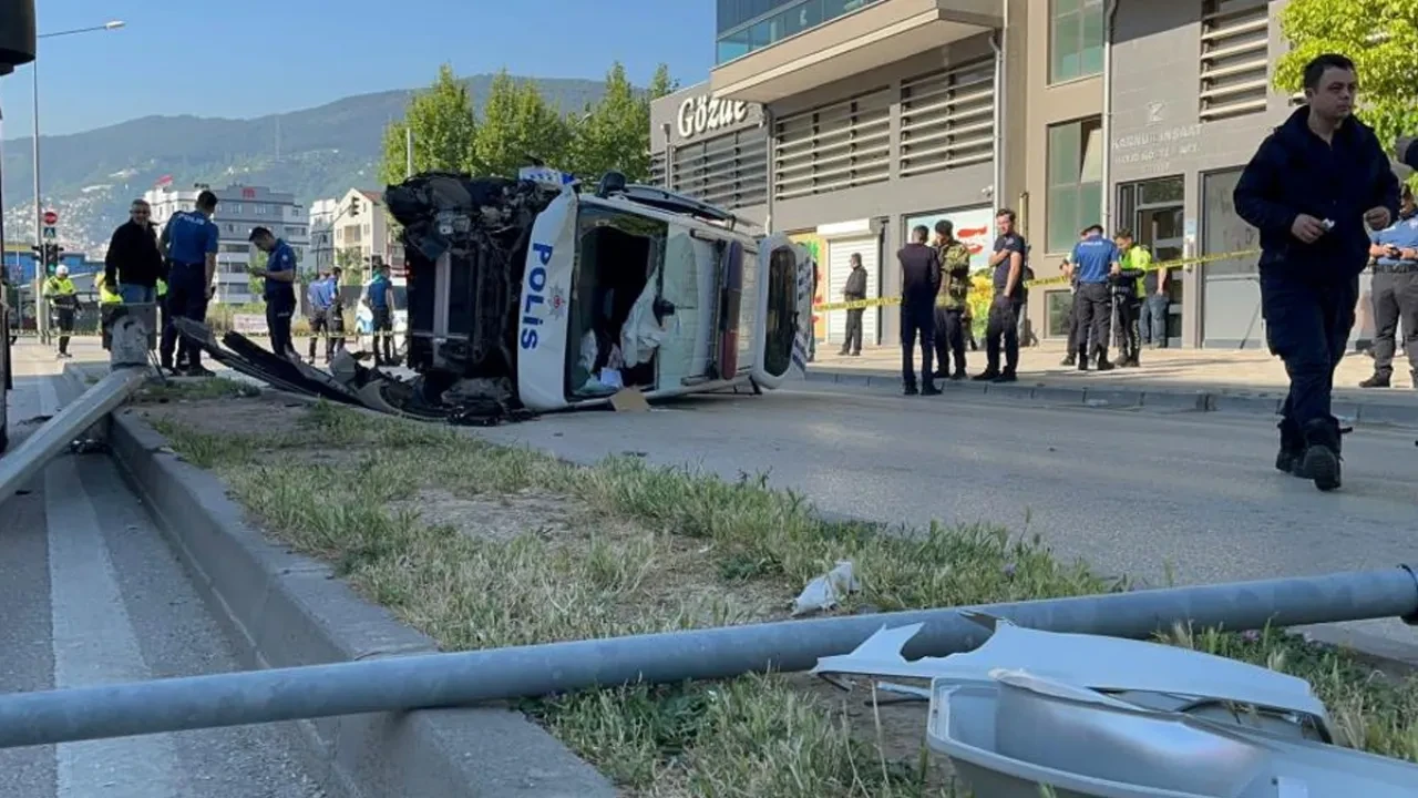 İhbardan dönen polis aracı takla attı: Çok sayıda yaralı var