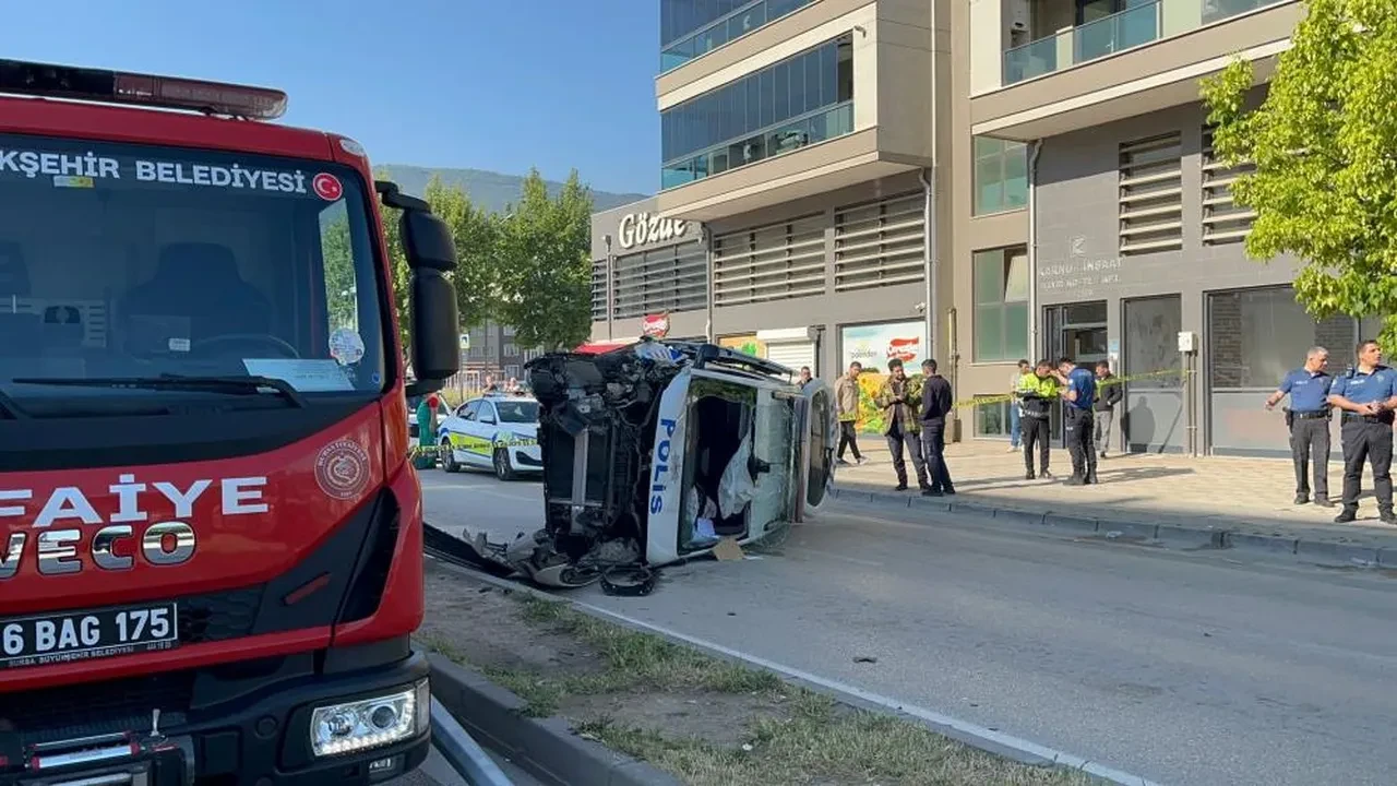İhbardan dönen polis aracı takla attı: Çok sayıda yaralı var