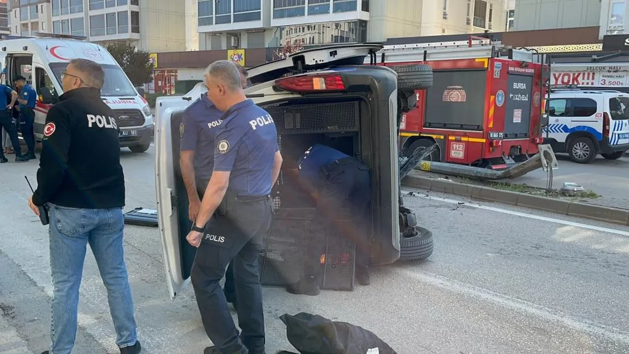 İhbardan dönen polis aracı takla attı: Çok sayıda yaralı var