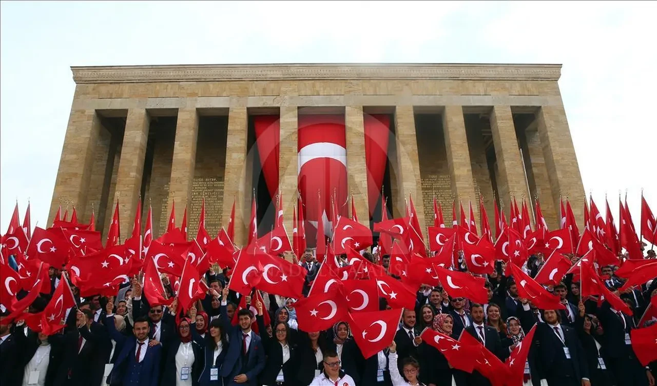 İş dünyasının önemli isimlerinden 19 Mayıs mesajları