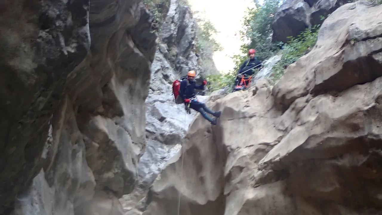 Isparta Yazılı Kanyon'da suya düşen öğrenci gözden kayboldu