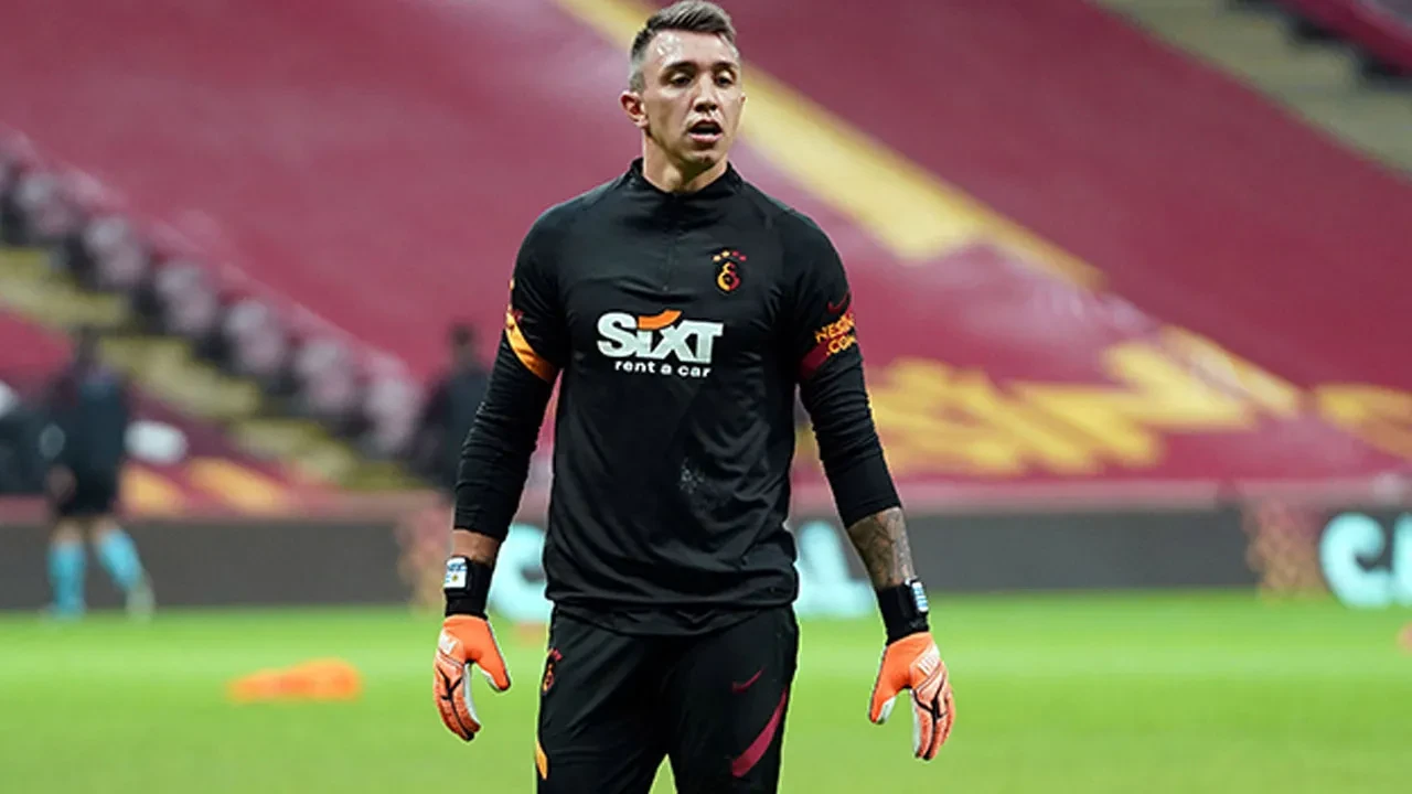 Muslera Galatasaray'da kalacak mı? Dursun Özbek yaptığı görüşmeyi açıkladı