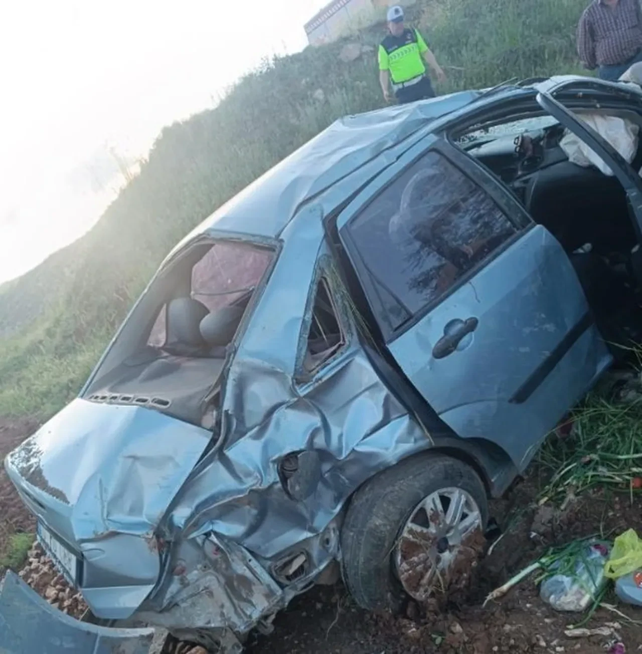 Otomobil şarampole uçtu! Çok sayıda yaralı var