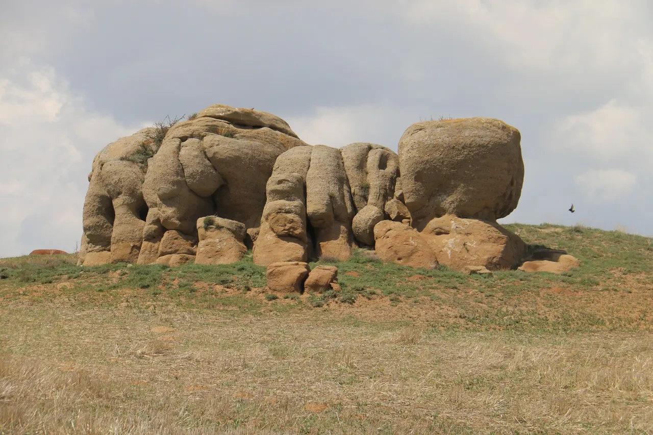Sırrı halen çözülemedi, görenler tedirgince yaklaşıyor! Bir ilimizde esrarengiz kalıntı