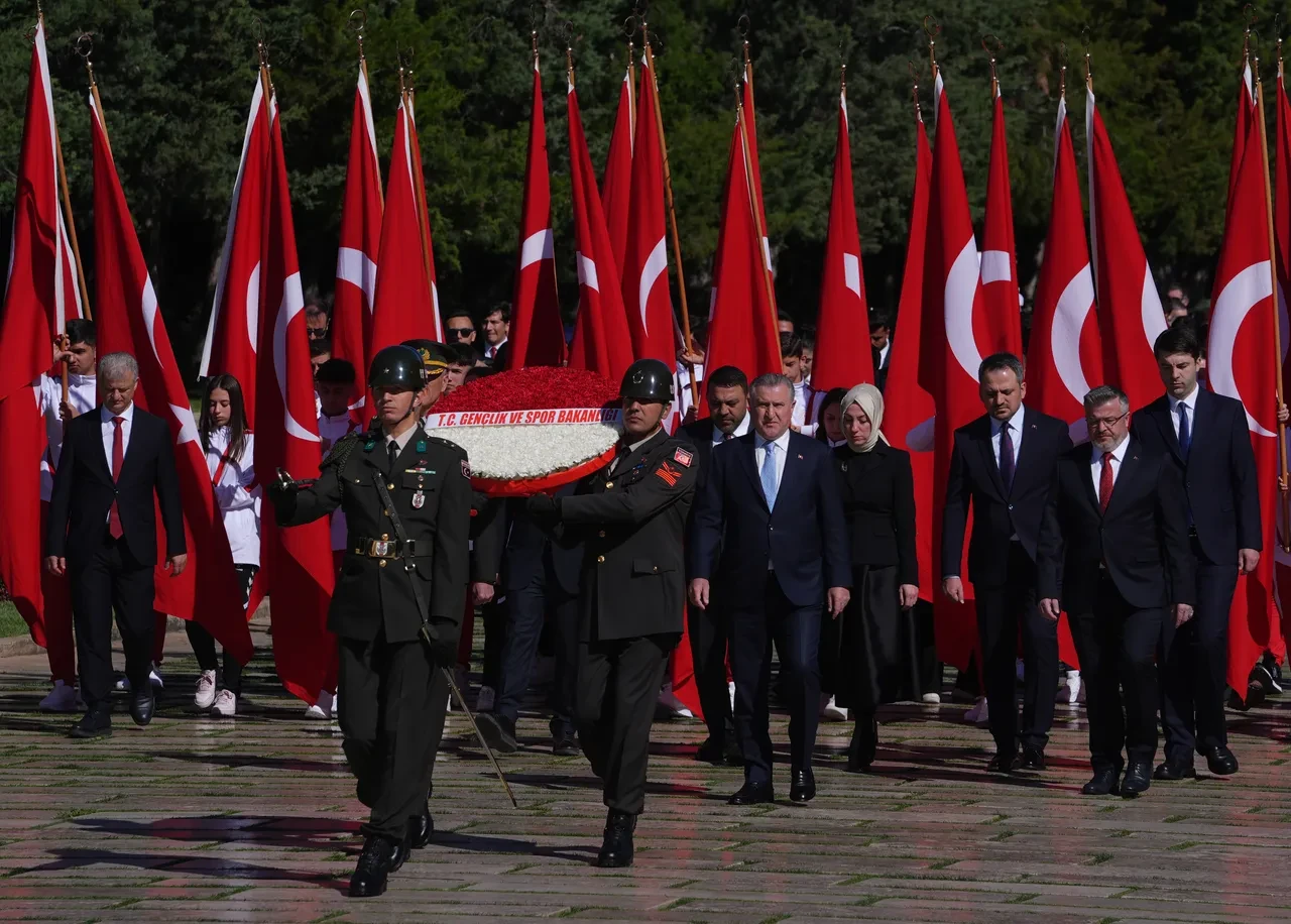 Siyasilerden 19 Mayıs mesajları: Türkiye'nin gücü gençliğidir