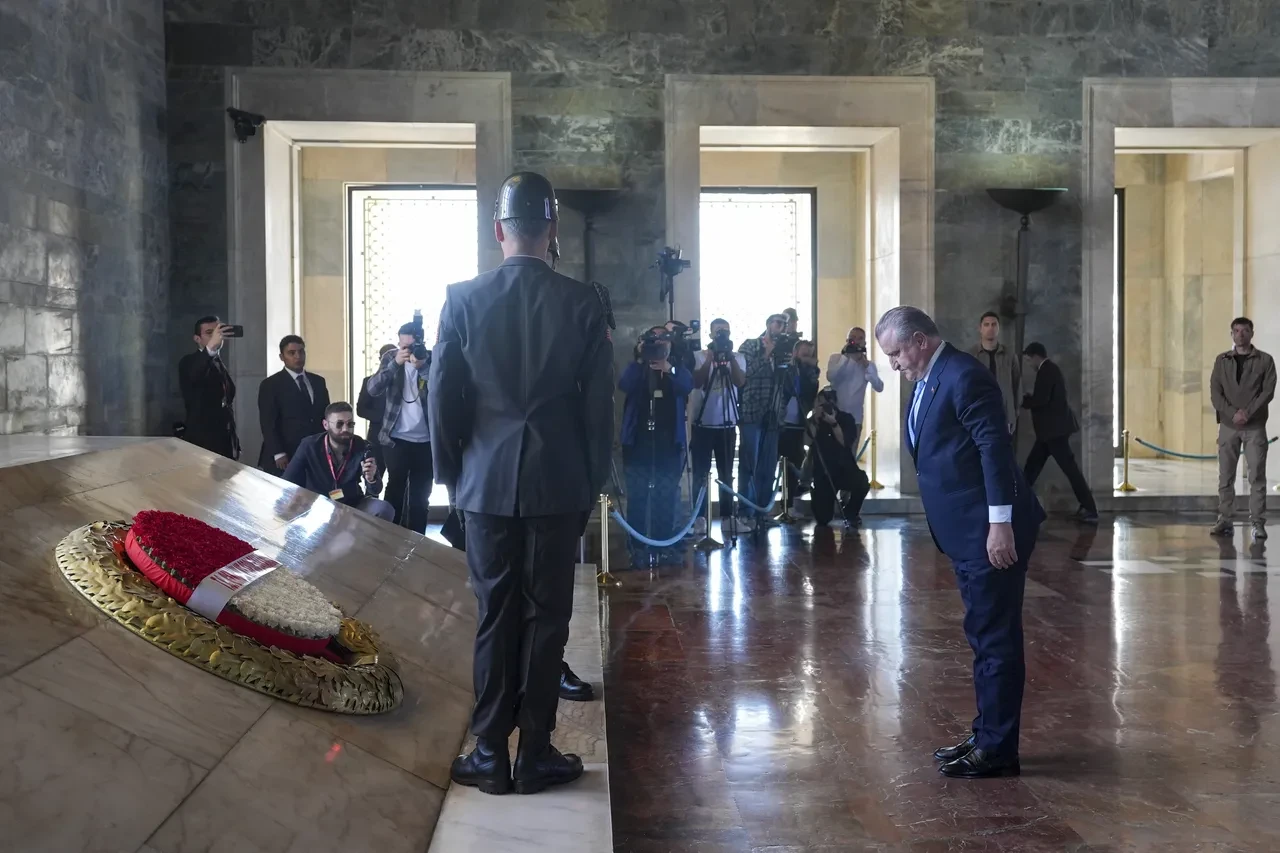 Siyasilerden 19 Mayıs mesajları: Türkiye'nin gücü gençliğidir