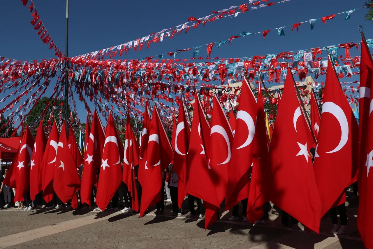 Siyasilerden 19 Mayıs mesajları: Türkiye'nin gücü gençliğidir