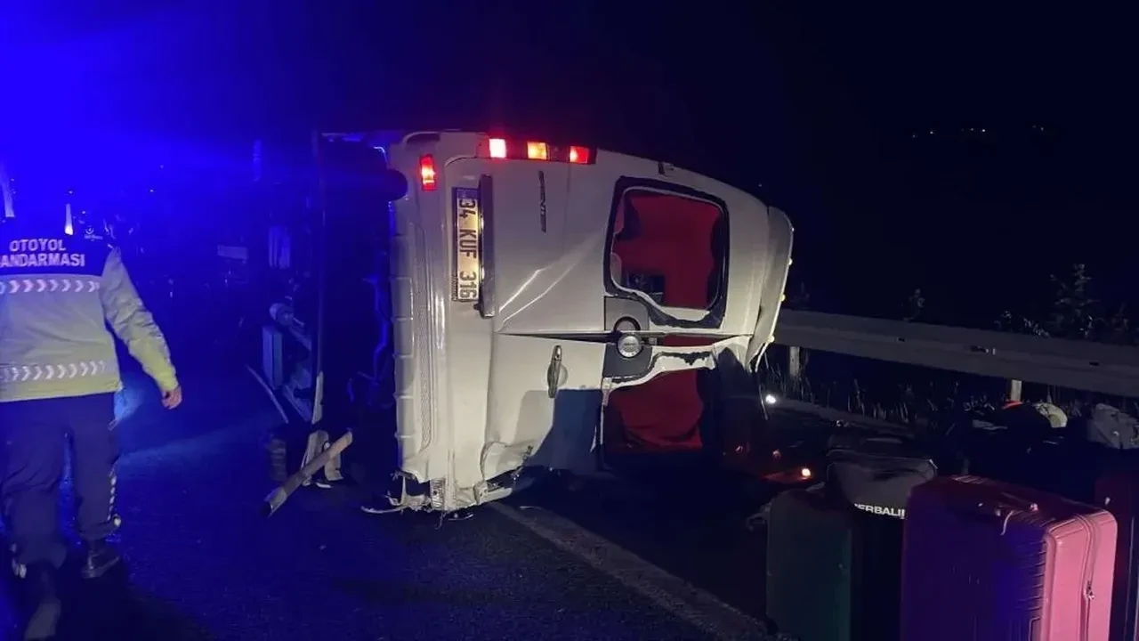 Soma’da servis minibüsü faciası: 1 ölü, 13 yaralı!