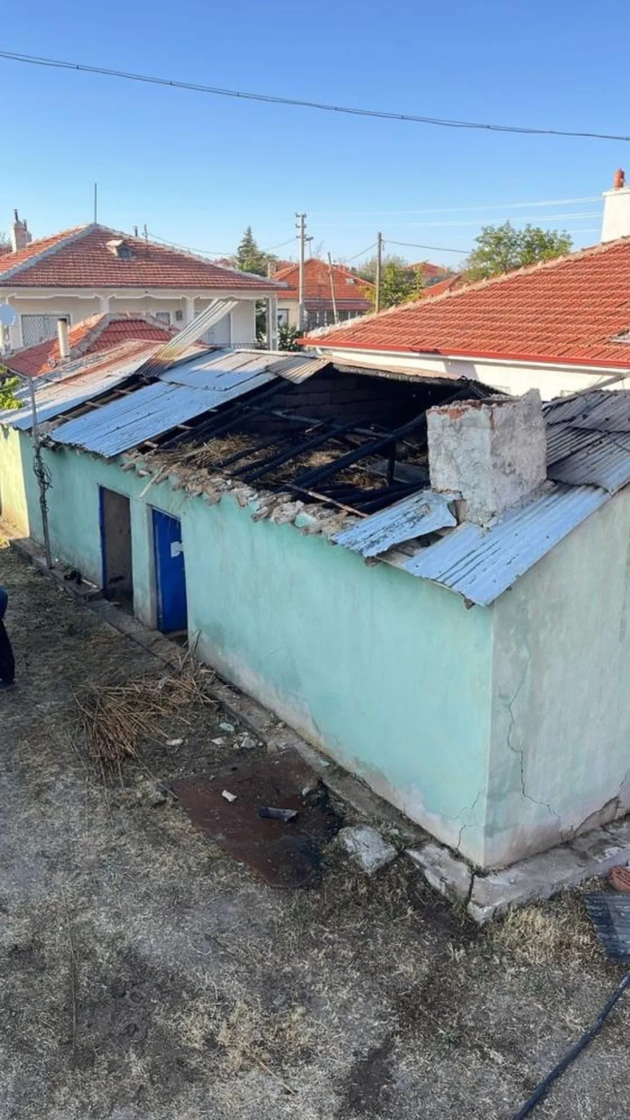 Tandır evinde yangın! Çatı küle döndü