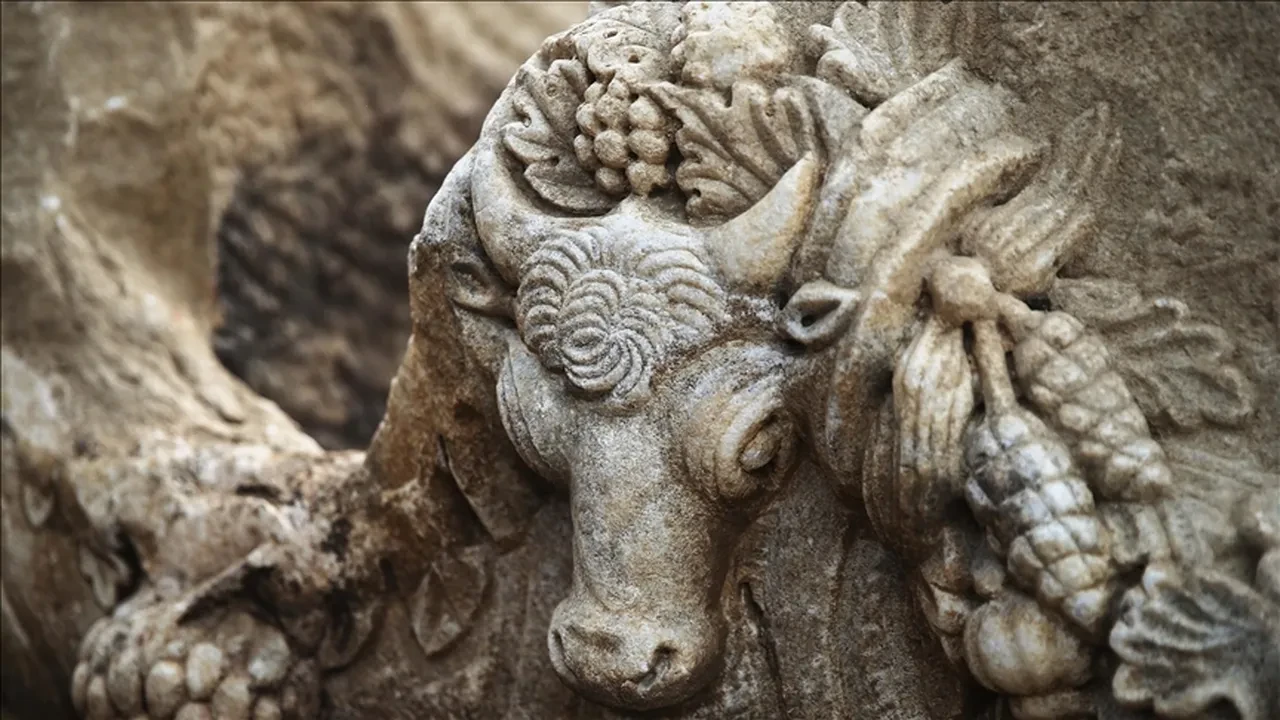 2000 yıl öncesine ait lahit: İşlemeleri tarihi yansıttı