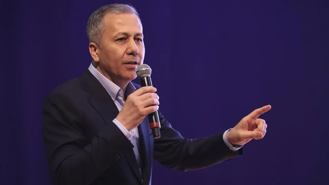 2'si kırmızı bültenle aranan 4 zanlı Türkiye'ye iade edildi