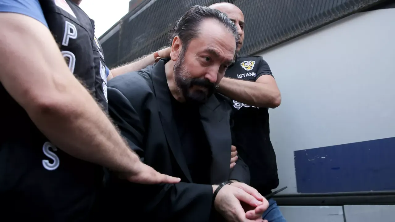 Adnan Oktar 2 suçtan beraat etti! Mahkemede dikkat çeken sözler 