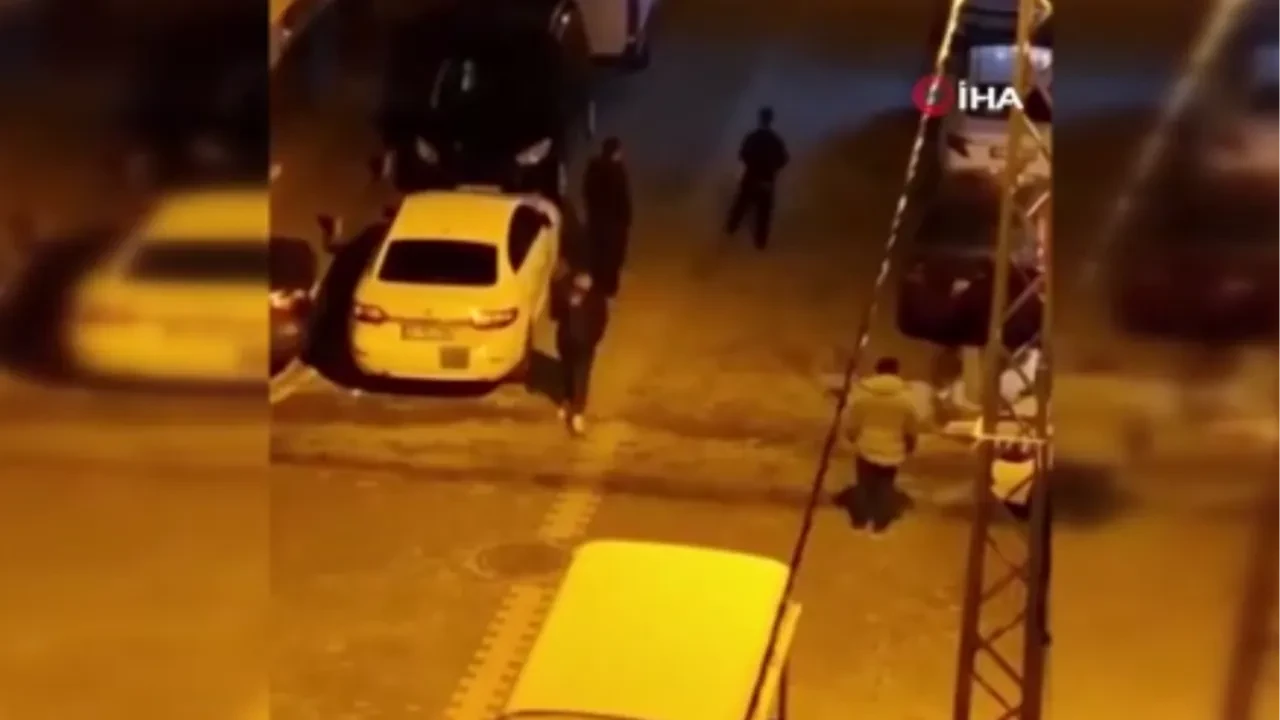 Alkollü sürücü isyan ettirdi! Mahalleliden meydan dayağını yedi