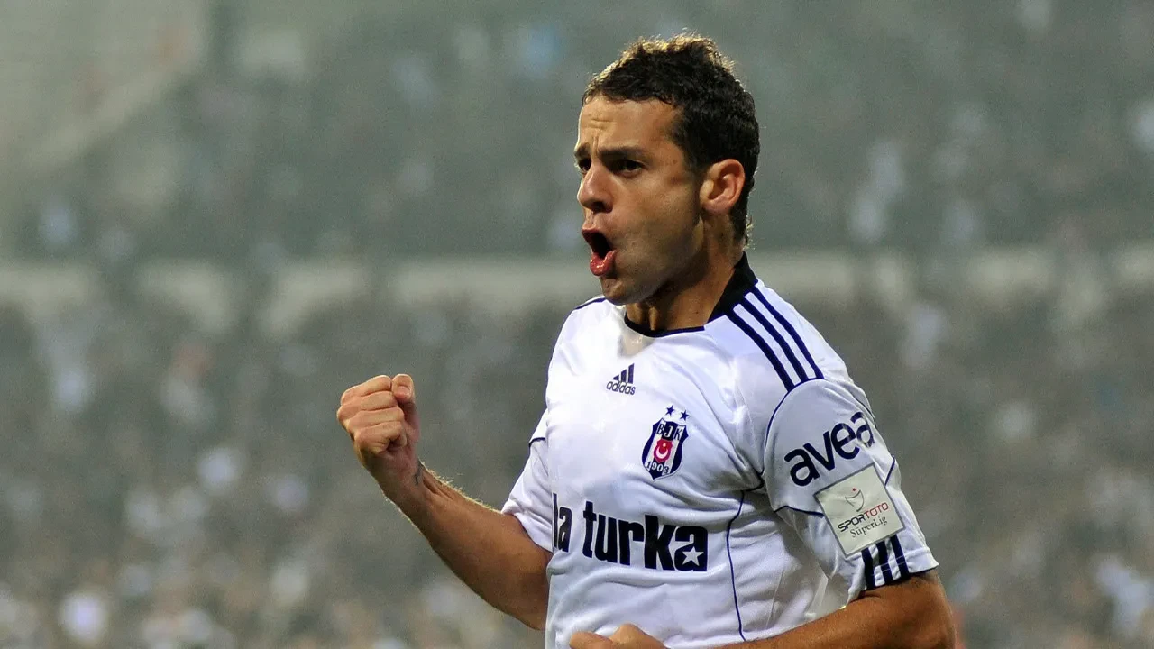 Beşiktaş'ın eski golcüsü Bobo'dan derbi yorumu: 'Maçta fark oluşturacak isim'