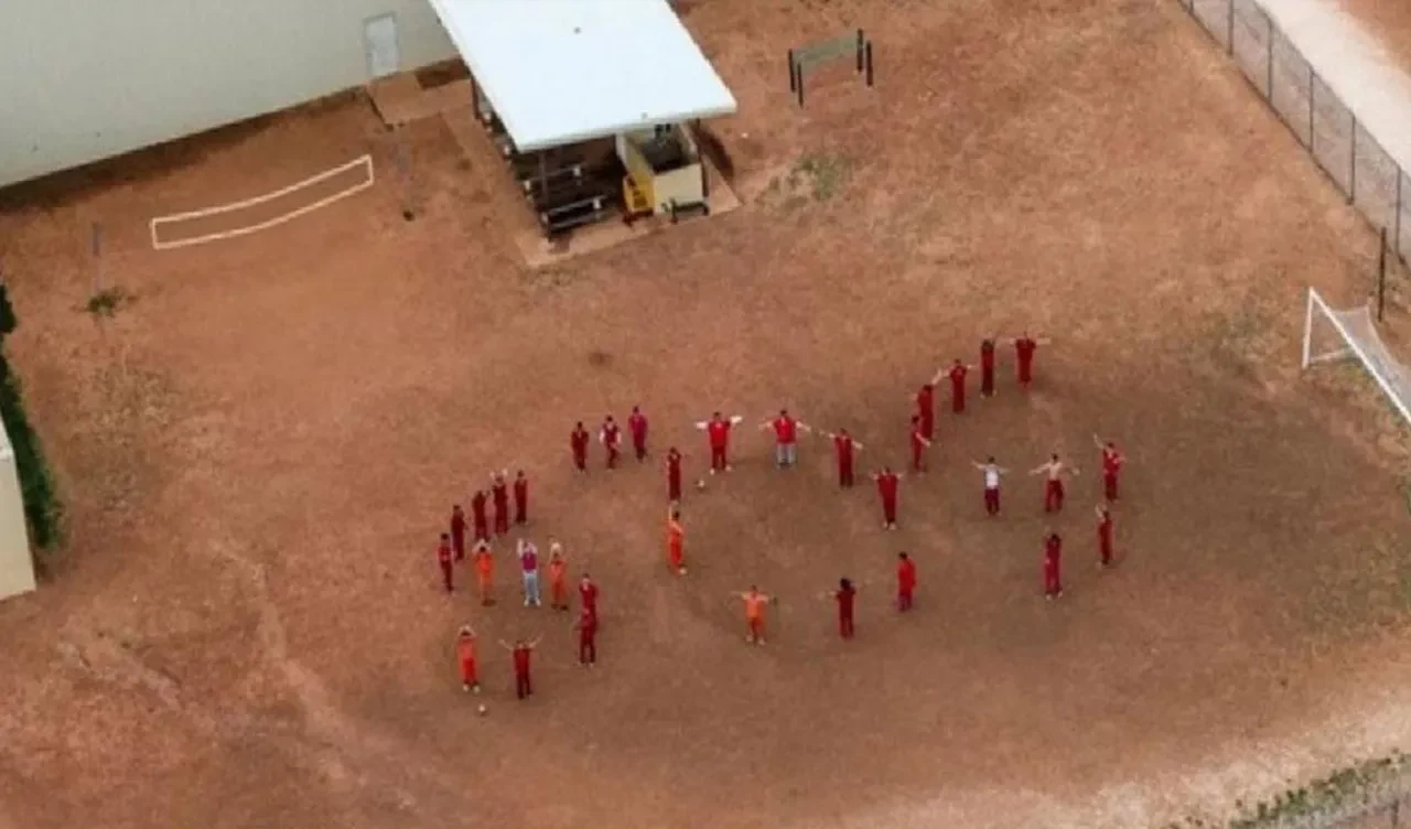Dronu görünce yardım çağrısında bulundular! Venezuelalı mahkumlardan 'cehennem' öncesi son çırpınış