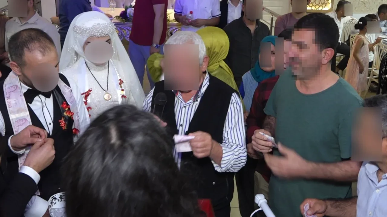 Düğünde şoke eden hırsızlık! Pasta yedi, takıları çalıp ortadan kayboldu! Savunması 'pes' dedirtti