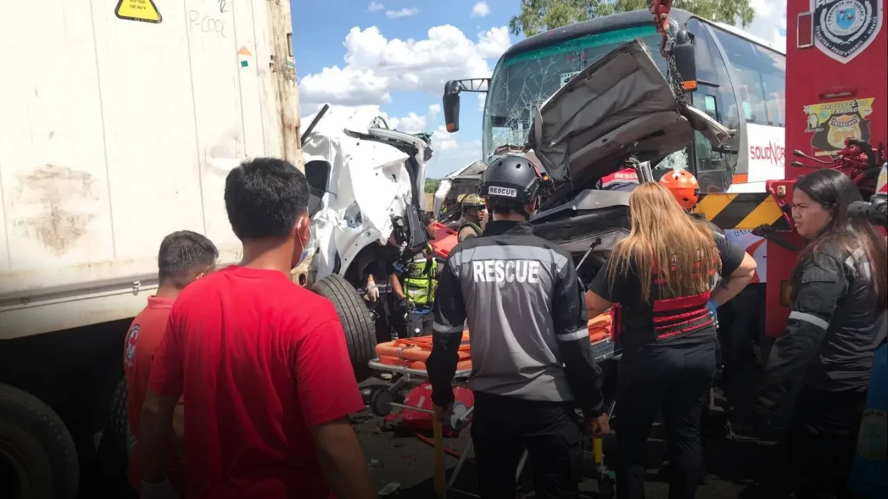 Filipinler'de otobüs araçları biçti! Çok sayıda ölü ve yaralı var