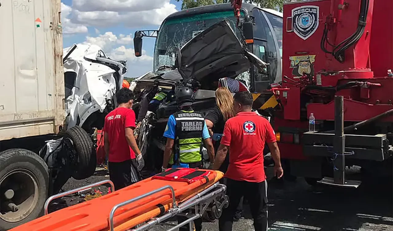 Filipinler'de otobüs araçları biçti! Çok sayıda ölü ve yaralı var