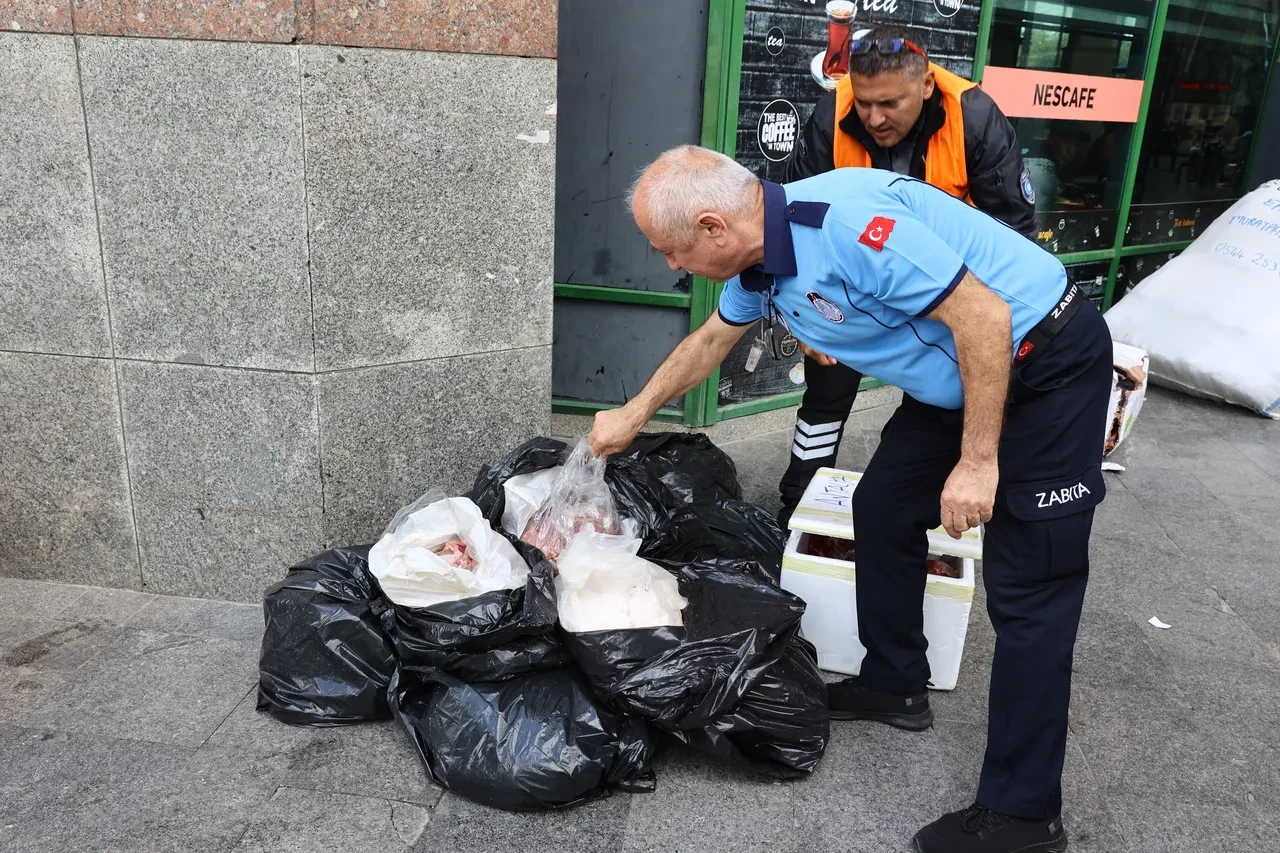 Hayrete düşüren an! Parça parça çöp poşetinde taşınıyordu, otogarda yakalandı
